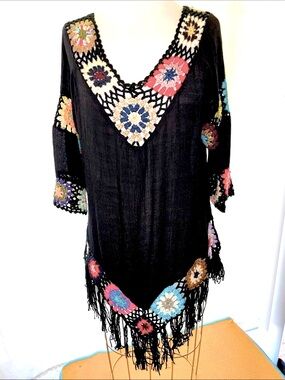 Women’s EUC Black Bohemian V-neck tunic granny square crochet accents